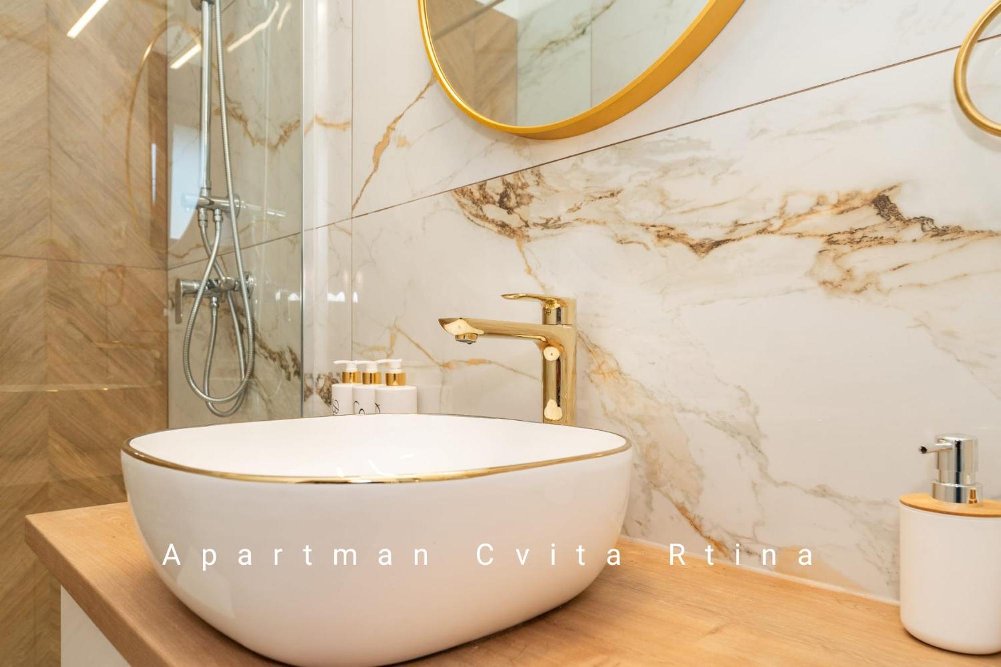Apartman Cvita ルティナ エクステリア 写真